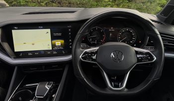 2022 Volkswagen Touareg R-Line Black Edition full